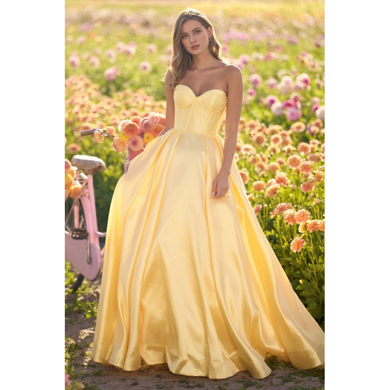 Strapless ball with tight corset and floor length Prom dress