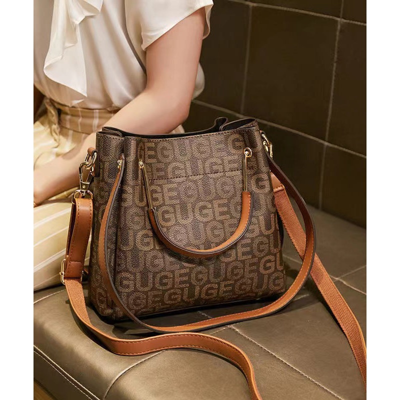 French 2024 New Cowhide Large Capacity Handbag