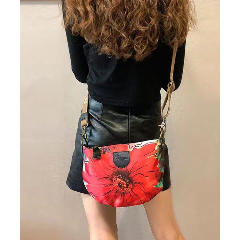 New Retro Red Print Versatile CrossBody Bag