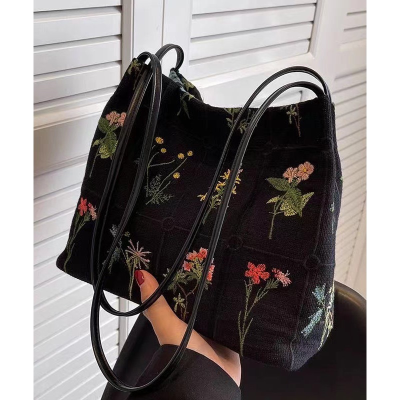 New Black Embroidered Large Capacity Canvas Shoulder Bag