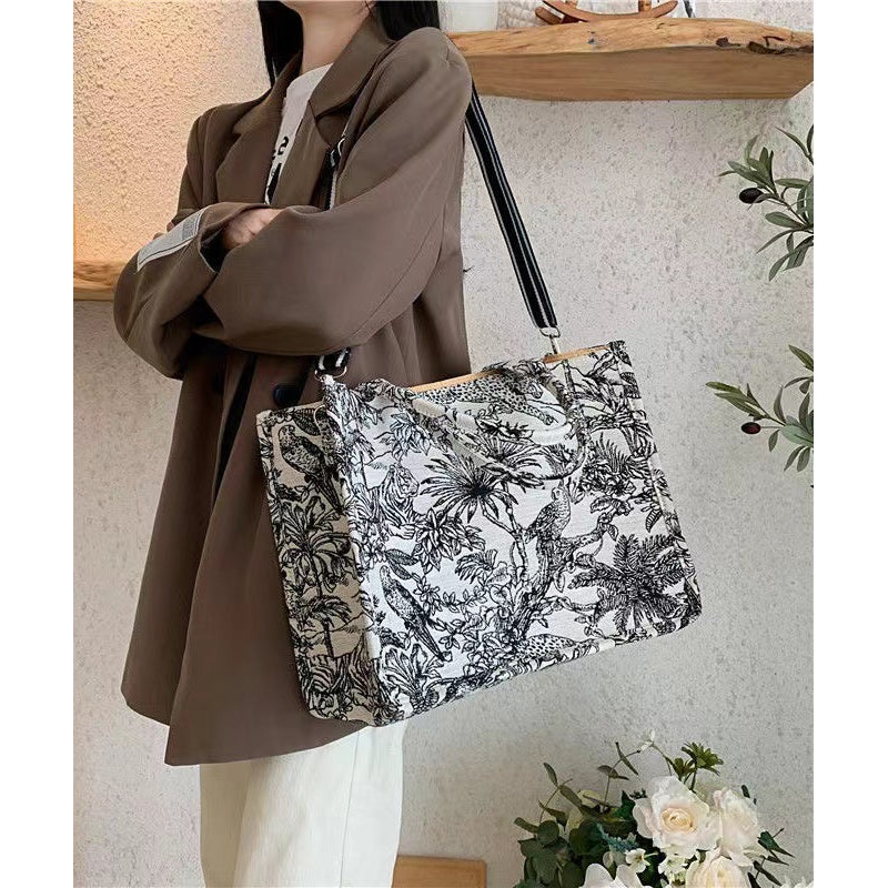 Spring New Jacquard Embroidered Large Capacity Handbag