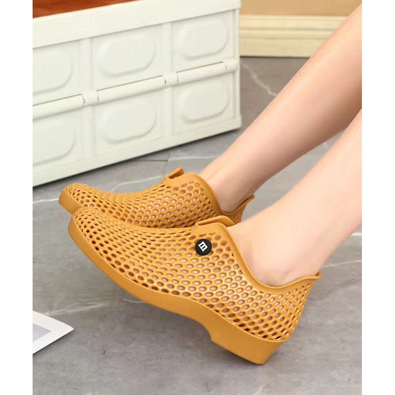 Casual Versatile Yellow Hollow Out Walking Sandals
